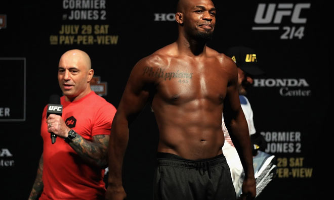 Chấn động UFC thế giới: Người bị đấm mất trí, kẻ “vua doping&#34; - 1