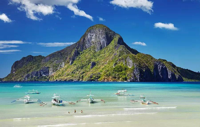 Cảnh đẹp thiên nhiên này đã nhiều lần được đăng trên tạp chí du lịch nổi tiếng “Travel+Leisure” và được chọn là hòn đảo đẹp nhất trong 10 hòn đảo nổi tiếng thế giới.

