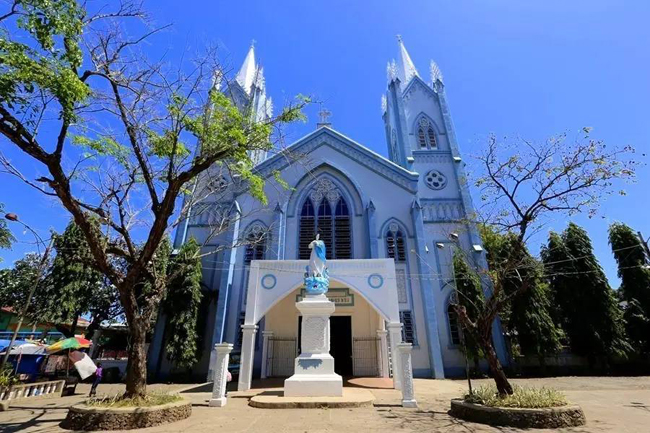 Đến Palawan, du khách có thể đi những đâu?
1. PuertoPrincesa
Là thành phố lớn nhất hòn đảo Palawan, PuertoPrincesa được coi là thành phố Thủ đô, là di sản thế giới nằm trong khu vực công viên quốc gia Paul Subterranean. Nơi đây có rất nhiều động vật và thực vật qúy giá được bảo vệ bởi Liên Hợp Quốc. Phần lớn khu vực này chưa được khai phá, nó được gọi là mảnh đất cằn cỗi cuối cùng của Philippines.