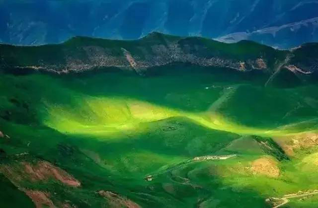 1.Hồ Thiên Mục, tỉnh Giang Tô (Trung Quốc): Hồ Thiên Mục nằm ở thành phố Lật Dương, cách trung tâm thành phố 8km, có hồ cát, con suối to được coi là hồ chứa quốc gia.