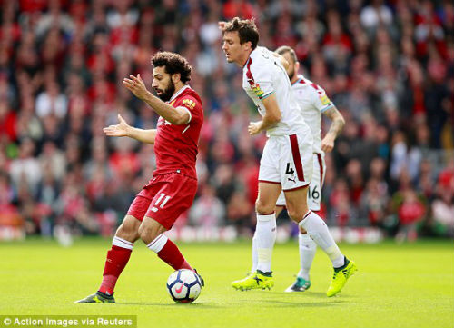 Chi tiết Liverpool - Burnley: 3 mét đá trúng xà ngang (KT) - 3