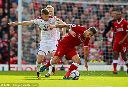 Chi tiết Liverpool - Burnley: 3 mét đá trúng xà ngang (KT) - 7