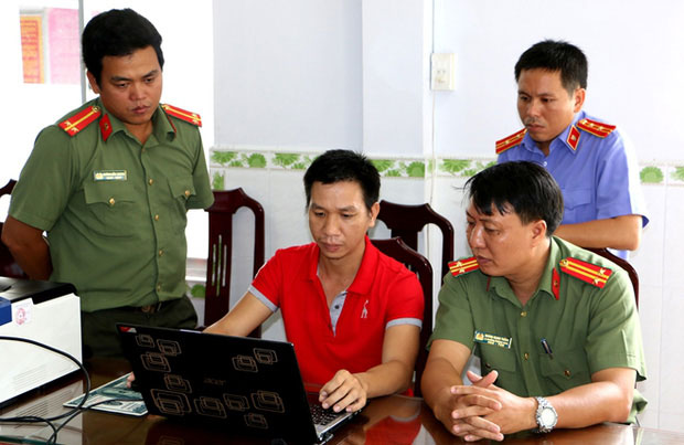 Mua tiền giả trên Facebook dễ như… mua rau - 1