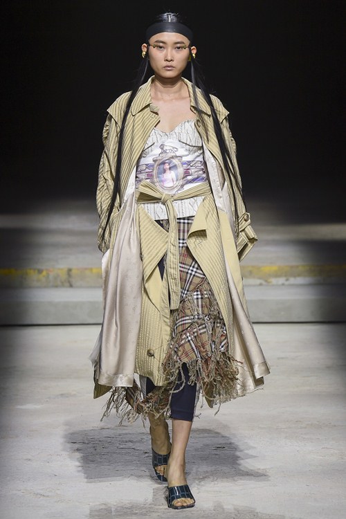 Ngày đầu ra quân tại London Fashion Week, Kim Nhung chễm trệ xuất hiện trên tạp chí Vogue danh giá - 3