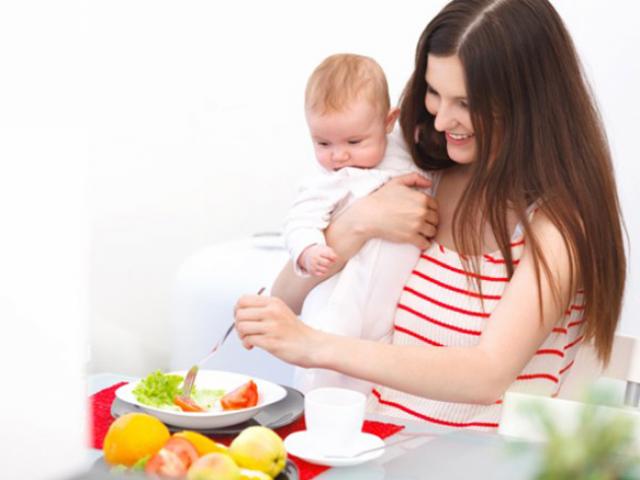 Phụ nữ sau sinh ăn gì để sức khỏe hồi phục toàn diện