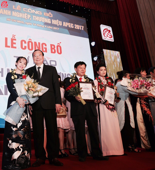 Việt Hưng Phát được vinh danh “Top 10 Thương hiệu tiêu biểu APEC- 2017” - 1