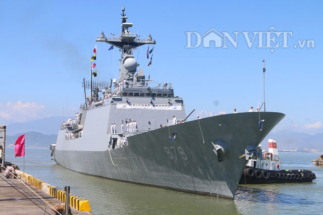 Ngắm độ &#34;khủng&#34; của chiến hạm Hải quân Hàn Quốc ở cảng Tiên Sa - 1