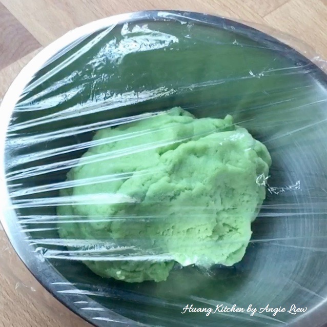 Đổi vị với bánh dẻo lá dứa trứng muối thơm mềm ngon tuyệt - 5