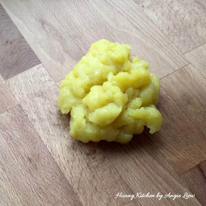 Đổi vị với bánh dẻo lá dứa trứng muối thơm mềm ngon tuyệt - 7