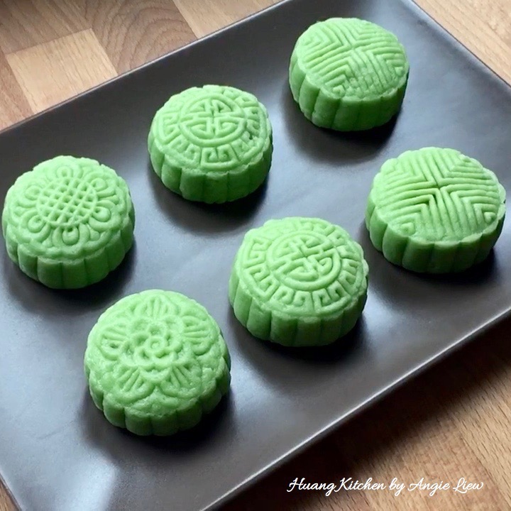 Đổi vị với bánh dẻo lá dứa trứng muối thơm mềm ngon tuyệt - 12