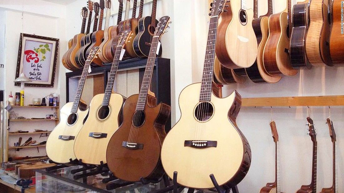 Báo Mỹ viết về “phố guitar” độc nhất vô nhị ở TP.HCM - 1