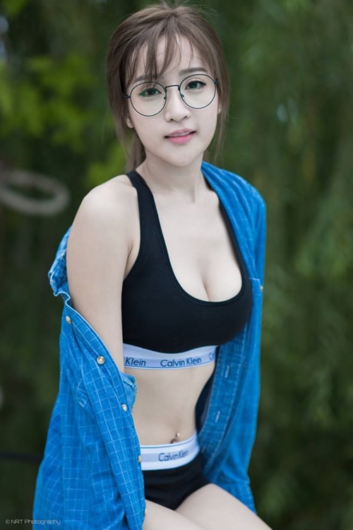 Hot girl lai 4 dòng máu mê mẩn mốt lộ eo thon, ngực đầy - 2