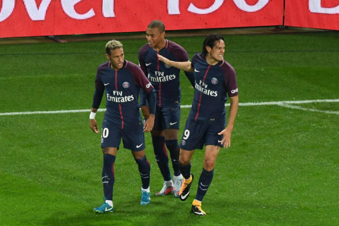 Nhà giàu PSG: Neymar định tẩn Cavani, phòng thay đồ náo loạn - 4