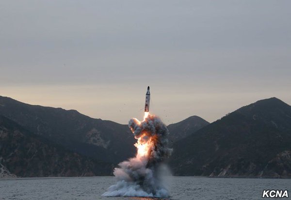 Triều Tiên sắp có tàu ngầm hạt nhân hủy diệt đầu tiên? - 1