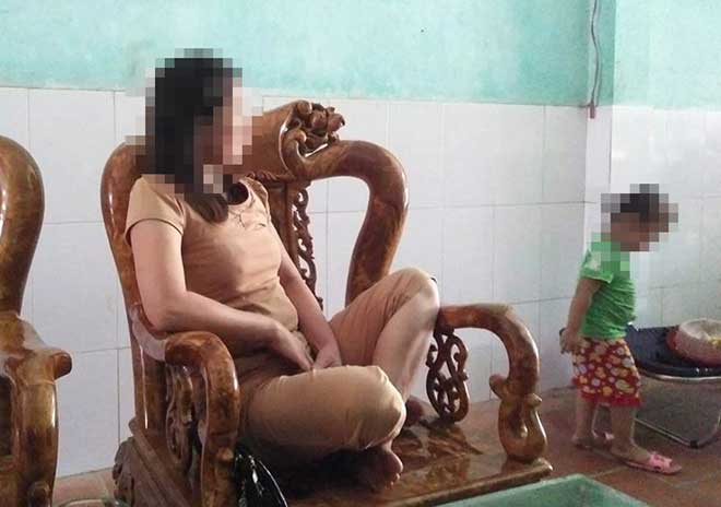 Nóng 24h qua: Giây phút bất ngờ khi mẹ tử tù Nguyễn Văn Tình gặp con trốn trại - 1