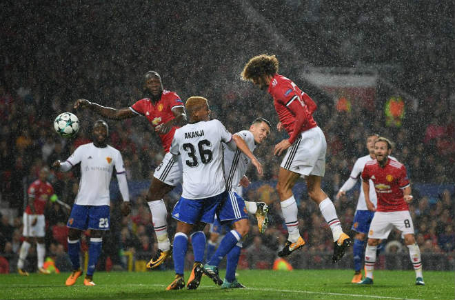 MU đối xử bất công, Fellaini tự ái: Coi chừng Arsenal – Wenger “cướp hàng” - 3