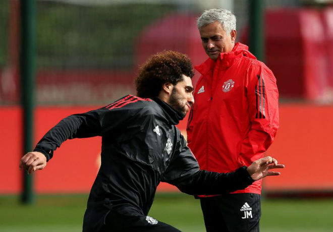 MU đối xử bất công, Fellaini tự ái: Coi chừng Arsenal – Wenger “cướp hàng” - 2