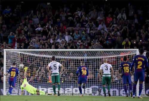 Chi tiết Barcelona - Eibar: Đánh tennis, Messi lập poker (KT) - 5