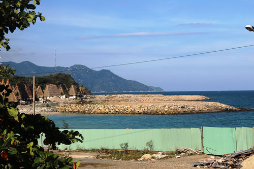 &#34;Nàng tiên cá&#34; lấn vịnh Nha Trang - 1