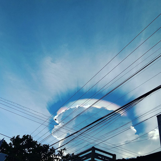 Vầng hào quang kỳ lạ trên bầu trời Đắk Lắk