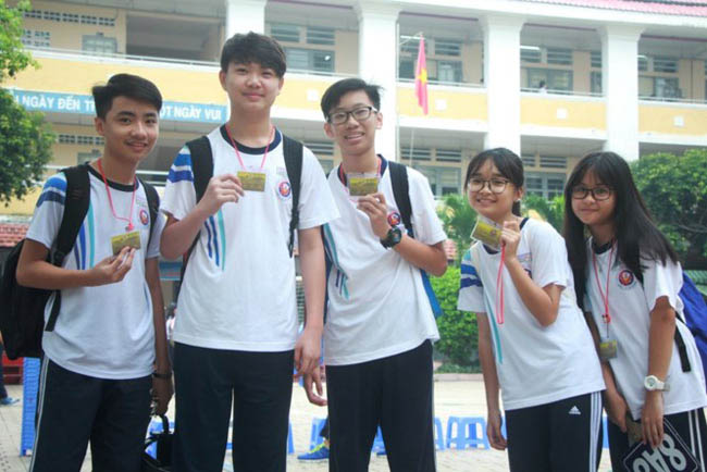 Trường học điểm danh bằng thẻ, học sinh hào hứng - 2