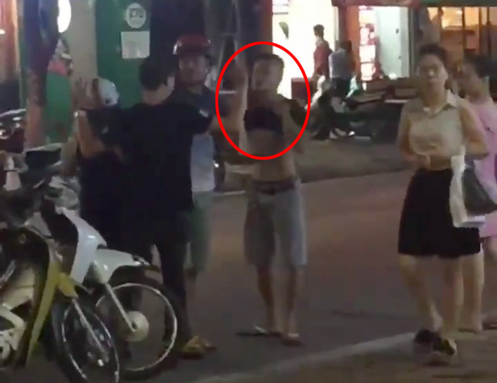 Công an nói gì về clip người đàn ông bị đánh chảy máu mồm vẫn không phản kháng? - 2