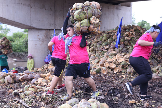 NSND Hồng Vân nổi cáu ngay trên ghế nóng khi bị chê béo - 2