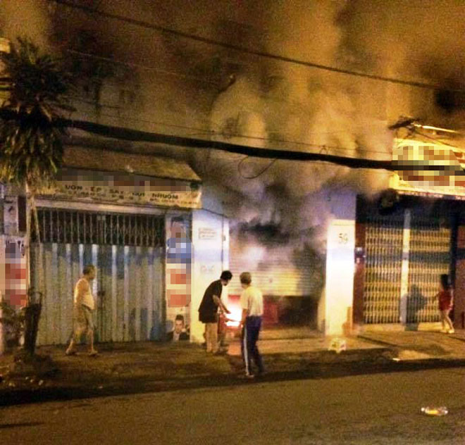 Hé lộ nguyên nhân bất ngờ vụ cháy cửa hàng túi xách ở Sài Gòn - 1