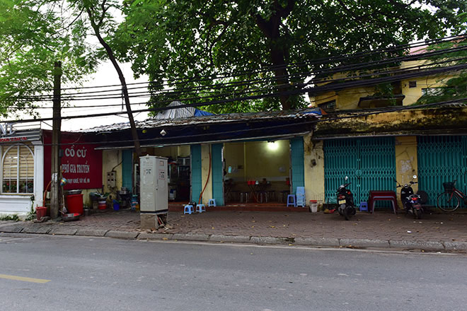 Khó tin xưởng phim hoang tàn trên &#34;đất vàng&#34; Hồ Tây - 11