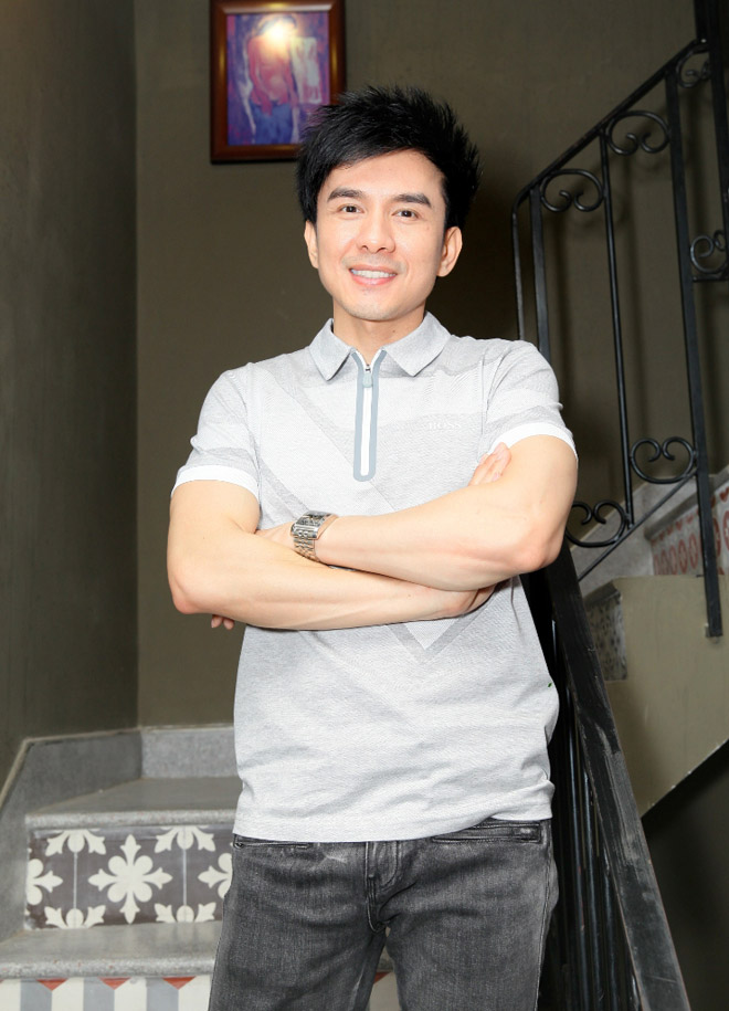 Hương Tràm diện mốt giấu quần đi tập hát - 5