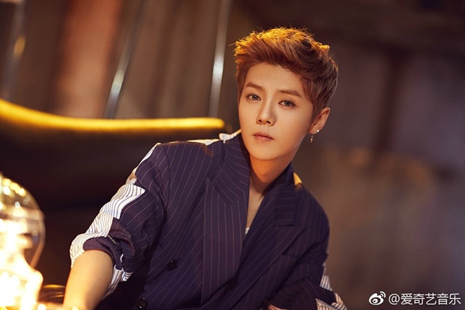 Choáng với hàng hiệu của ngôi sao 9x giàu nhất Trung Quốc - 2