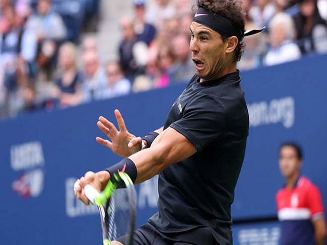 Nadal - Federer đánh đôi vẫn tham bóng, suýt “phang” vỡ đầu nhau