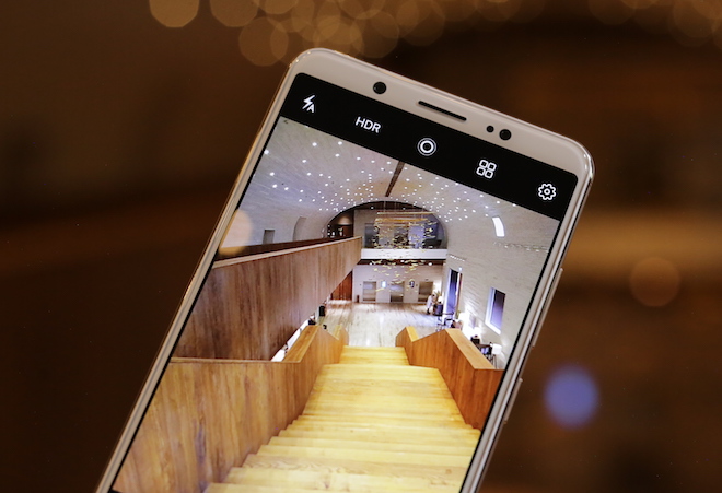 Vivo lần đầu ra mắt smartphone tràn màn hình, camera selfie 24MP - 1