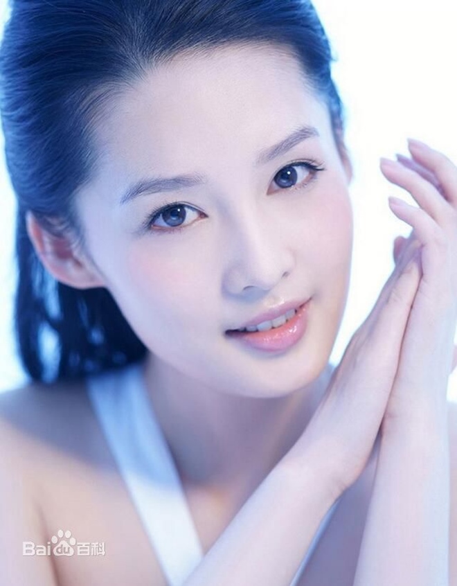 4 mỹ nữ nói không với scandal: Người gia thế hiển hách, kẻ sự nghiệp lên như diều gặp gió - 2