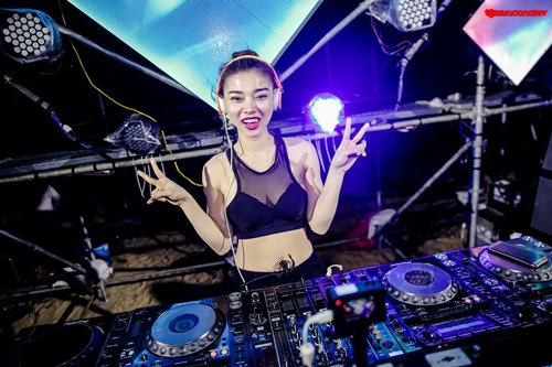 Vì sao các nữ DJ Việt bốc lửa mặc sexy khi chơi nhạc? - 1