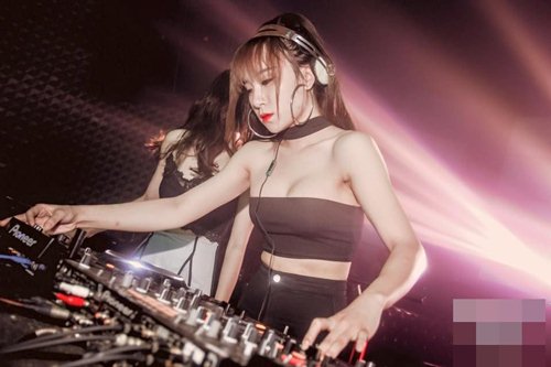 Vì sao các nữ DJ Việt bốc lửa mặc sexy khi chơi nhạc? - 8