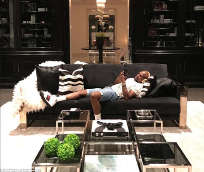 "Đốt tiền" như máy: 1 tháng Mayweather - McGregor nửa tỷ đô bốc hơi? - 7