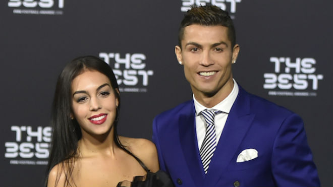 Ronaldo: Ấn định ngày cưới, bị đồng đội cũ tố dối trá từ thiện - 1