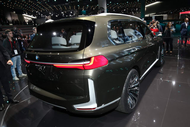 BMW X7 iPerformance đối đầu Lexus LX570 - 5