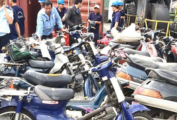 Phụ tùng xe máy giả ồ ạt tuồn vào Việt Nam - 1