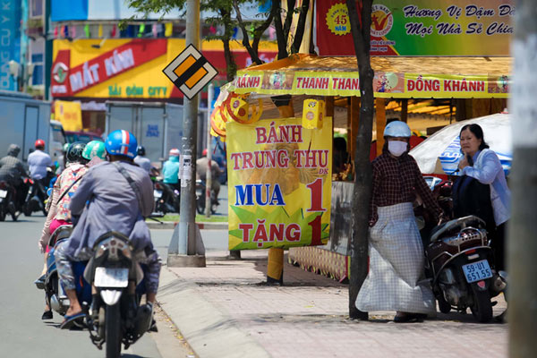 Thực hư bánh trung thu mua 1 tặng 3, 4 - 4