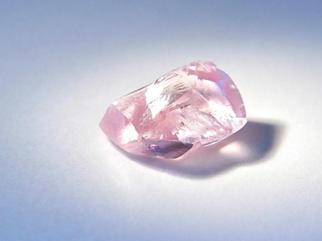Nga: Tìm được kim cương hồng khổng lồ, đắt chưa từng thấy?