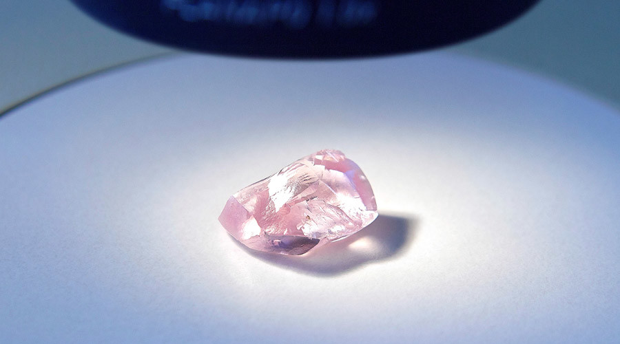 Nga: Tìm được kim cương hồng khổng lồ, đắt chưa từng thấy? - 1