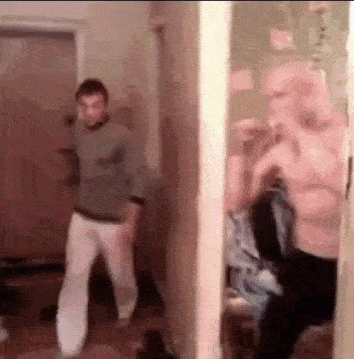 Hành động chỉ có đám bạn thân "khốn nạn" mới dám làm - 9