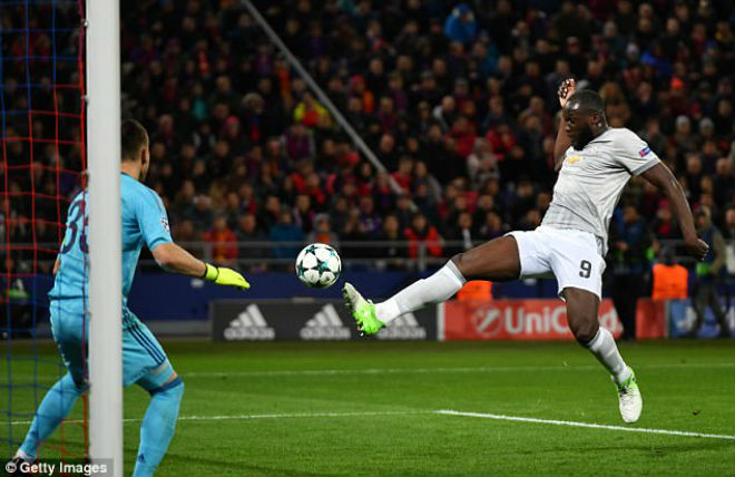 MU thắng tưng bừng: Mourinho cạn lời khen Lukaku, bực mình vì Liverpool - 1