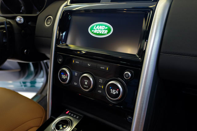 Land Rover Discovery 2018 về Việt Nam với giá 4 tỷ đồng - 8