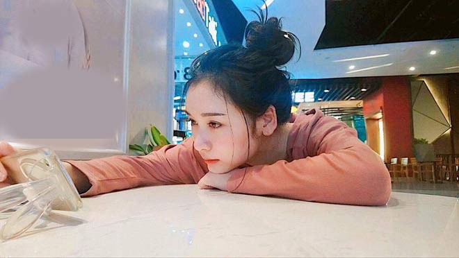 “Hot girl chăn gà” bỗng nổi như cồn vì quá xinh đẹp - 7