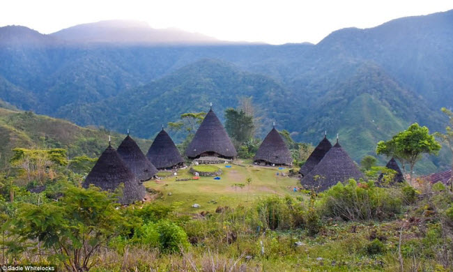 Bí ẩn bộ lạc sống tách biệt với thế giới ở Indonesia - 1