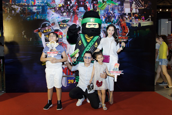 Hai quý tử nhà Xuân Bắc cùng loạt gia đình sao Việt đi xem phim - 3