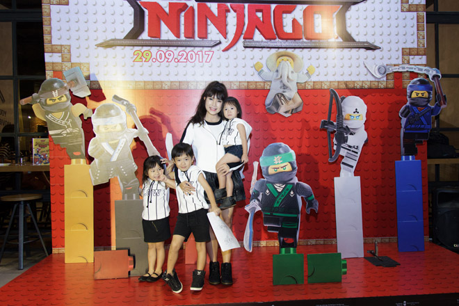 Hai quý tử nhà Xuân Bắc cùng loạt gia đình sao Việt đi xem phim - 4